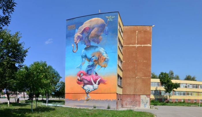 Graffiti-art-team-140-Ideas-balance-a-rabbit-flamingo-chameleon-walrus-and-an-elephant-on-a-bee